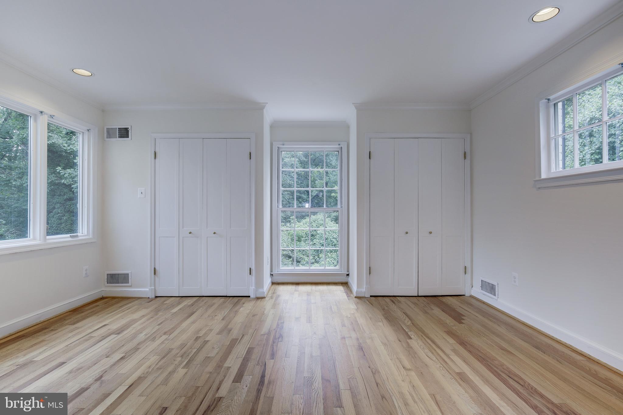 4610 Tournay Road Bethesda, MD 20816 - Photo 32 of 82 Sun-drenched main level Flex space