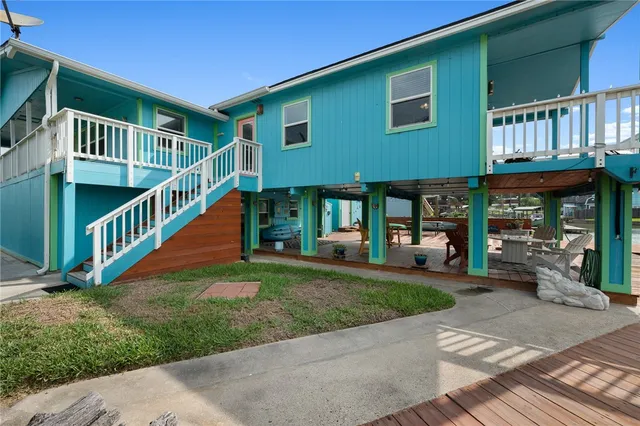 a view of an entryway of house