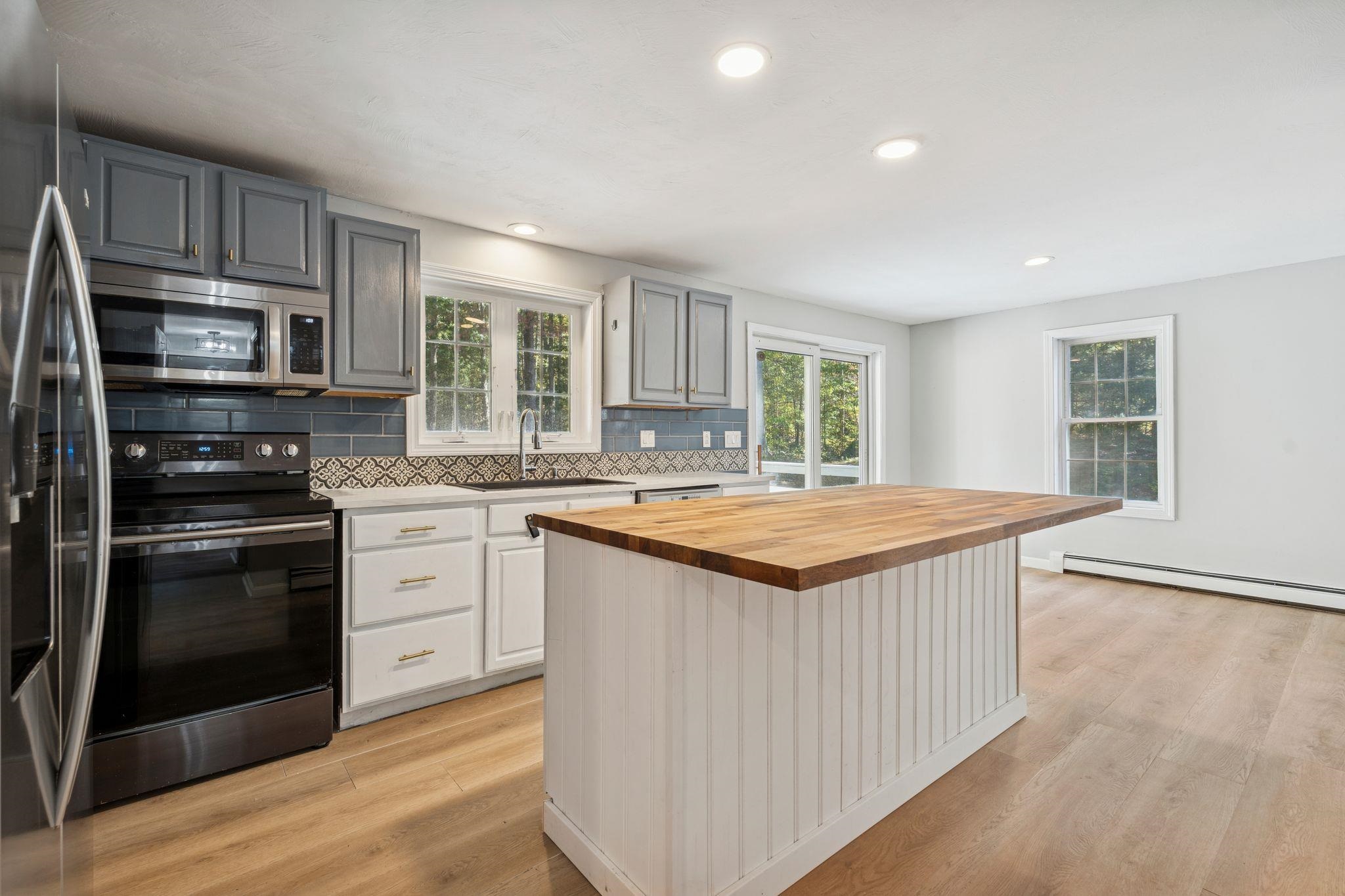 16 Captain Danforth Lane Amherst, NH 03031 - Photo 8 of 30