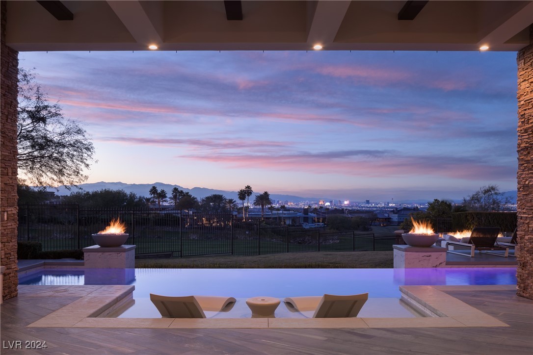 633 St Croix Street Henderson, NV 89012 - Photo 5 of 68 Swimming pool / view