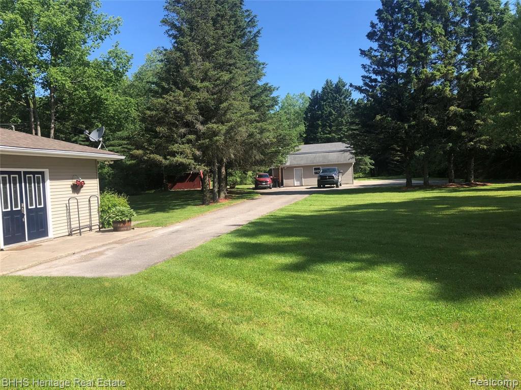 8415 McClements Road Brighton, MI 48114 - Photo 5 of 42