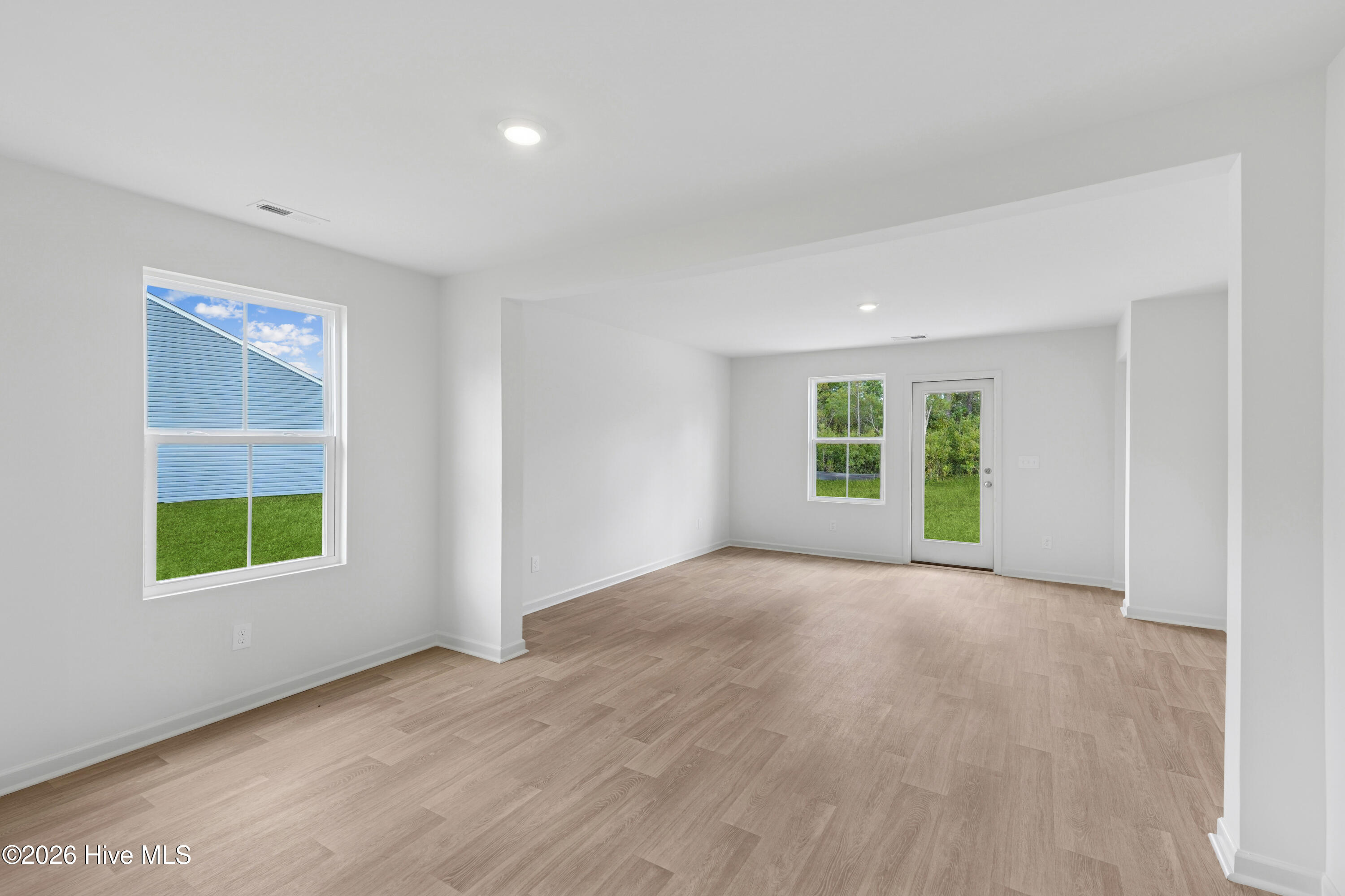 1010 Brooke Ridge Lane Southport, NC 28461 - Photo 14 of 28 Silvermist living area