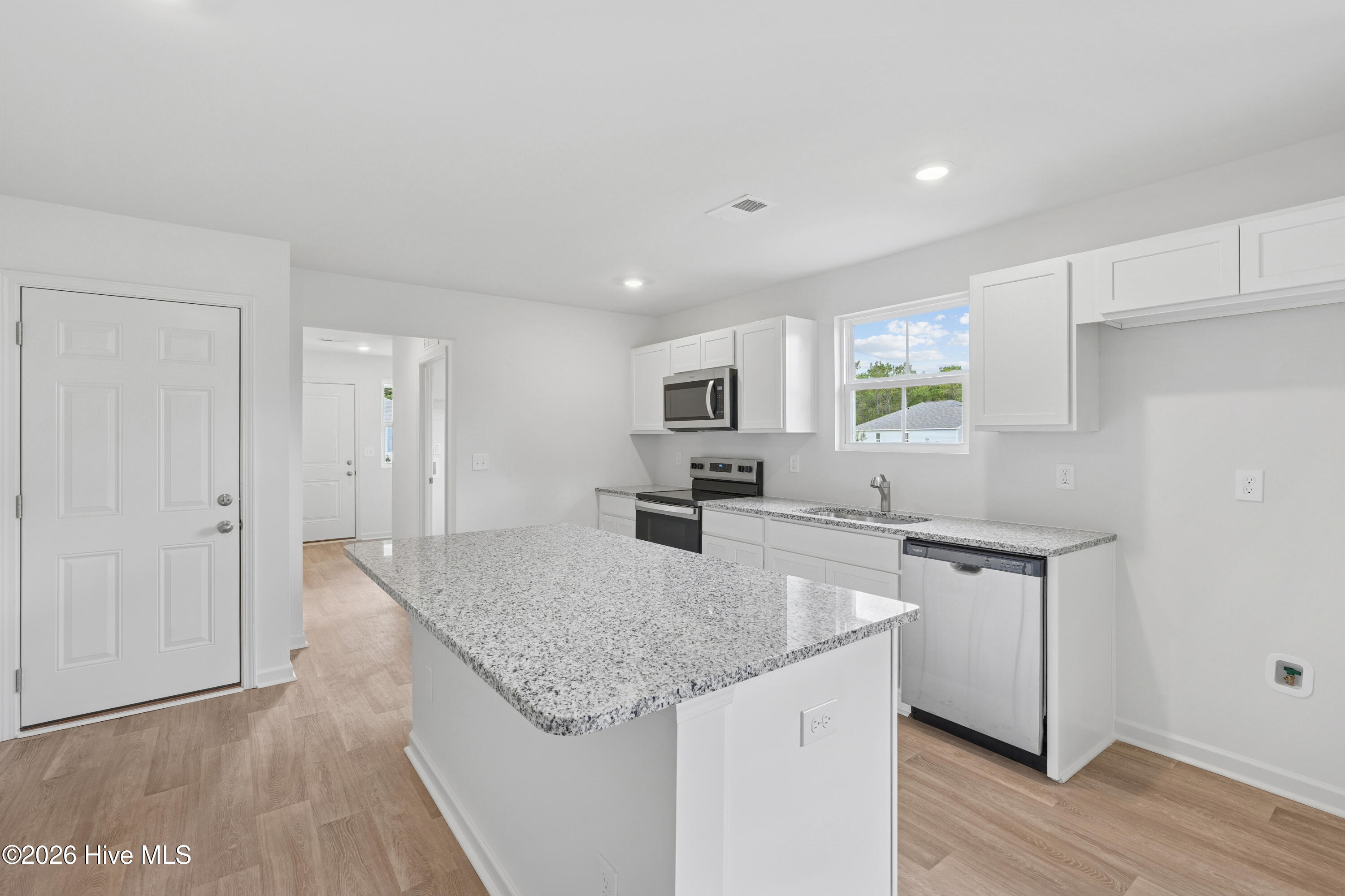 1010 Brooke Ridge Lane Southport, NC 28461 - Photo 5 of 28 Silvermist Kitchen