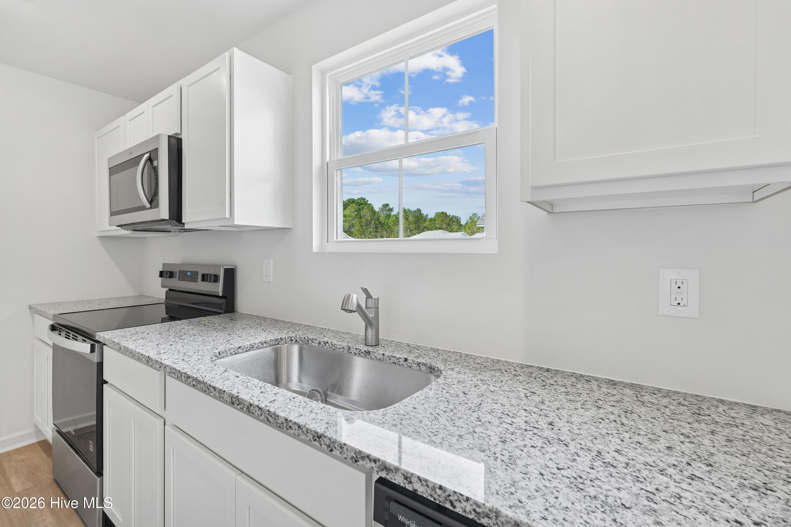 1010 Brooke Ridge Lane Southport, NC 28461 - Photo 8 of 28 Silvermist Kitchen