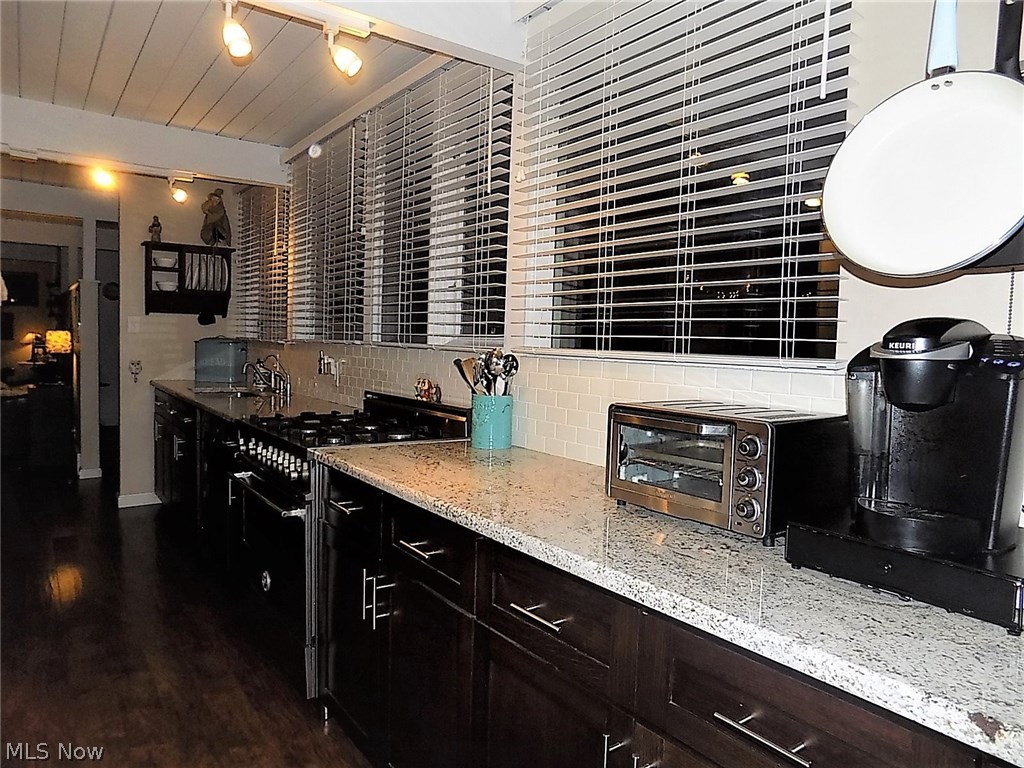 1905 Kemery Road Akron, OH 44333 - Photo 12 of 32