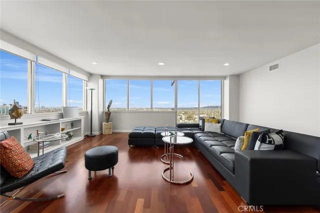 $999,000 | 2999 East Ocean Boulevard, Unit 1730, Long Beach, CA 90803