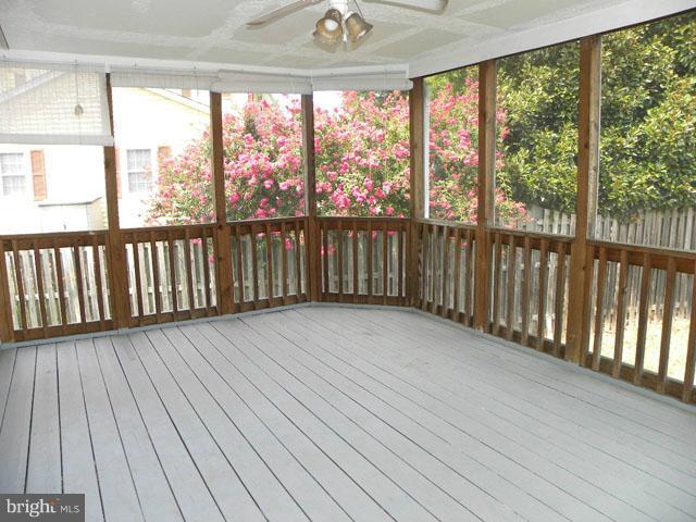7605 Hayfield Road Alexandria, VA 22315 - Photo 12 of 21 Screen Porch
