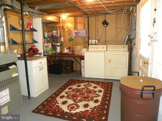 7605 Hayfield Road Alexandria, VA 22315 - Photo 19 of 21 Laundry Area/Utility