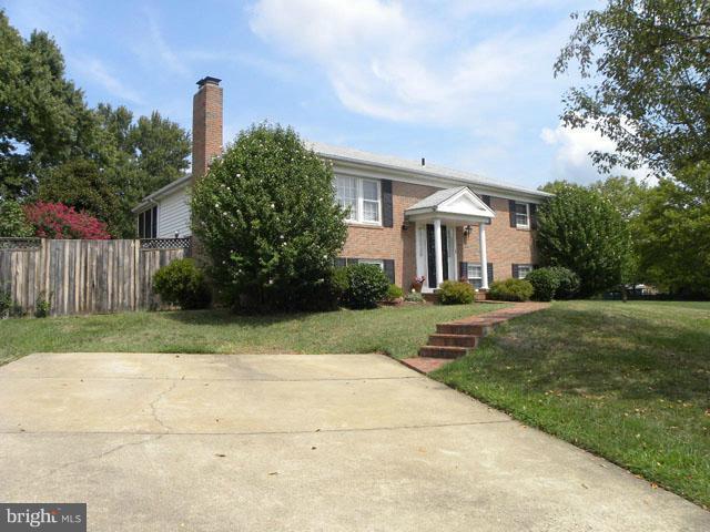 7605 Hayfield Road Alexandria, VA 22315 - Photo 10 of 21 Driveway