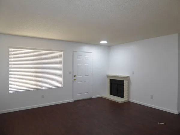 $1,250 | 824 C Capehart Court, Ridgecrest, CA 93555