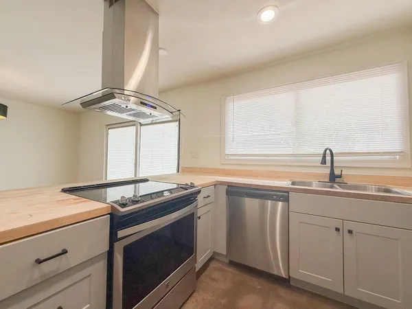 $1,695 | 4440 West Solano Drive North, Glendale, AZ 85301