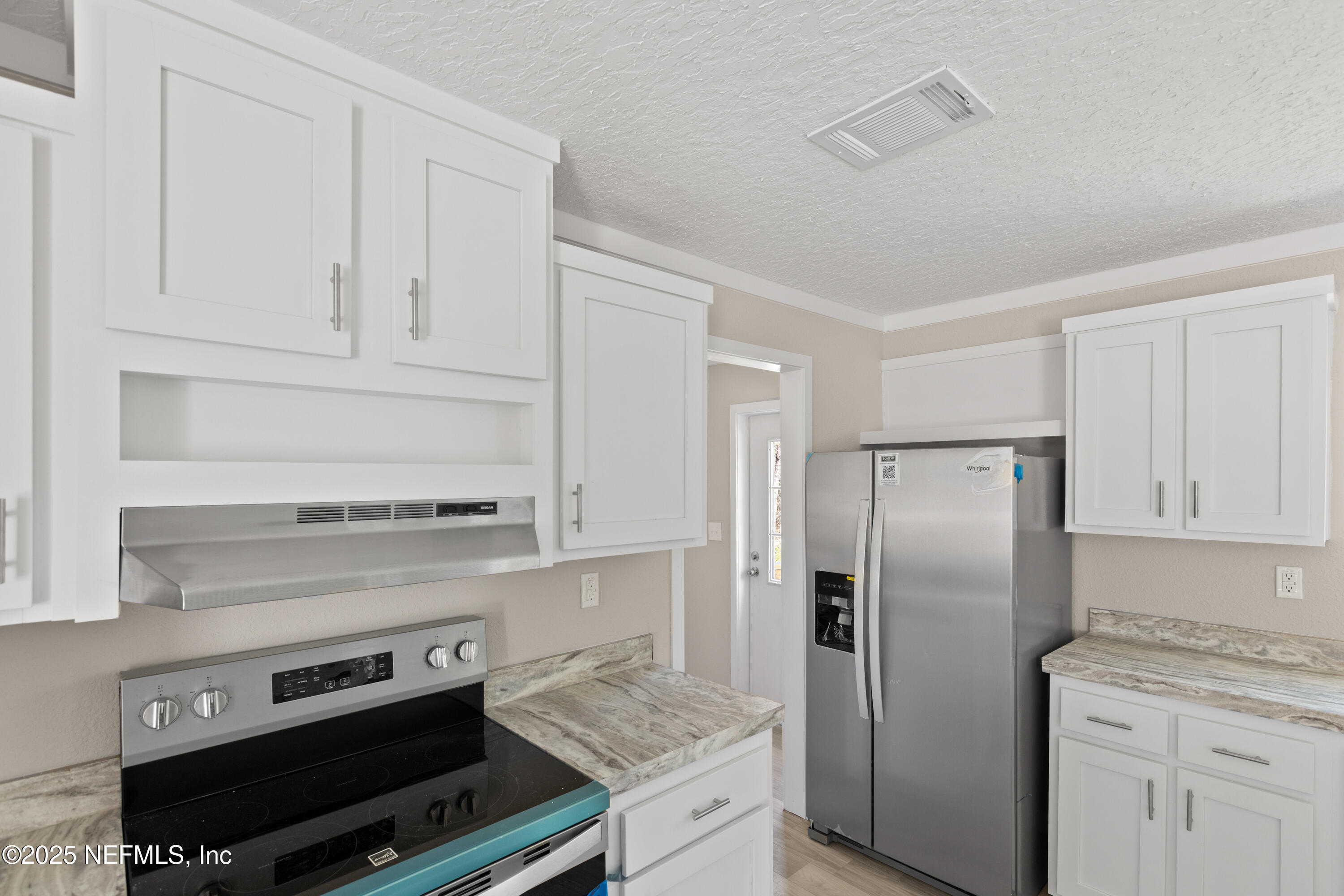 6012 Indian Trail Keystone Heights, FL 32656 - Photo 22 of 61 a kitchen with stainless steel appliances granite countertop a refrigerator and a stove