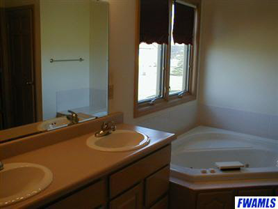 202 Hunters Ridge Auburn, IN 46706 - Photo 7 of 12 Gallery Image 7