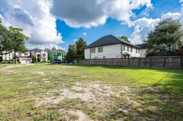 a view of a park with sitting area