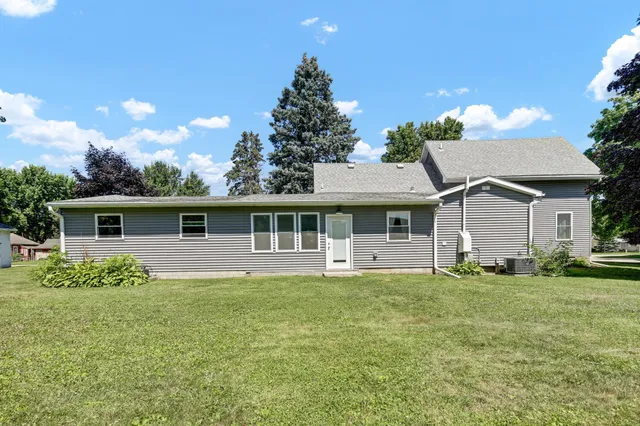 $374,000 | 802 South Garden Street, Lake City, MN 55041