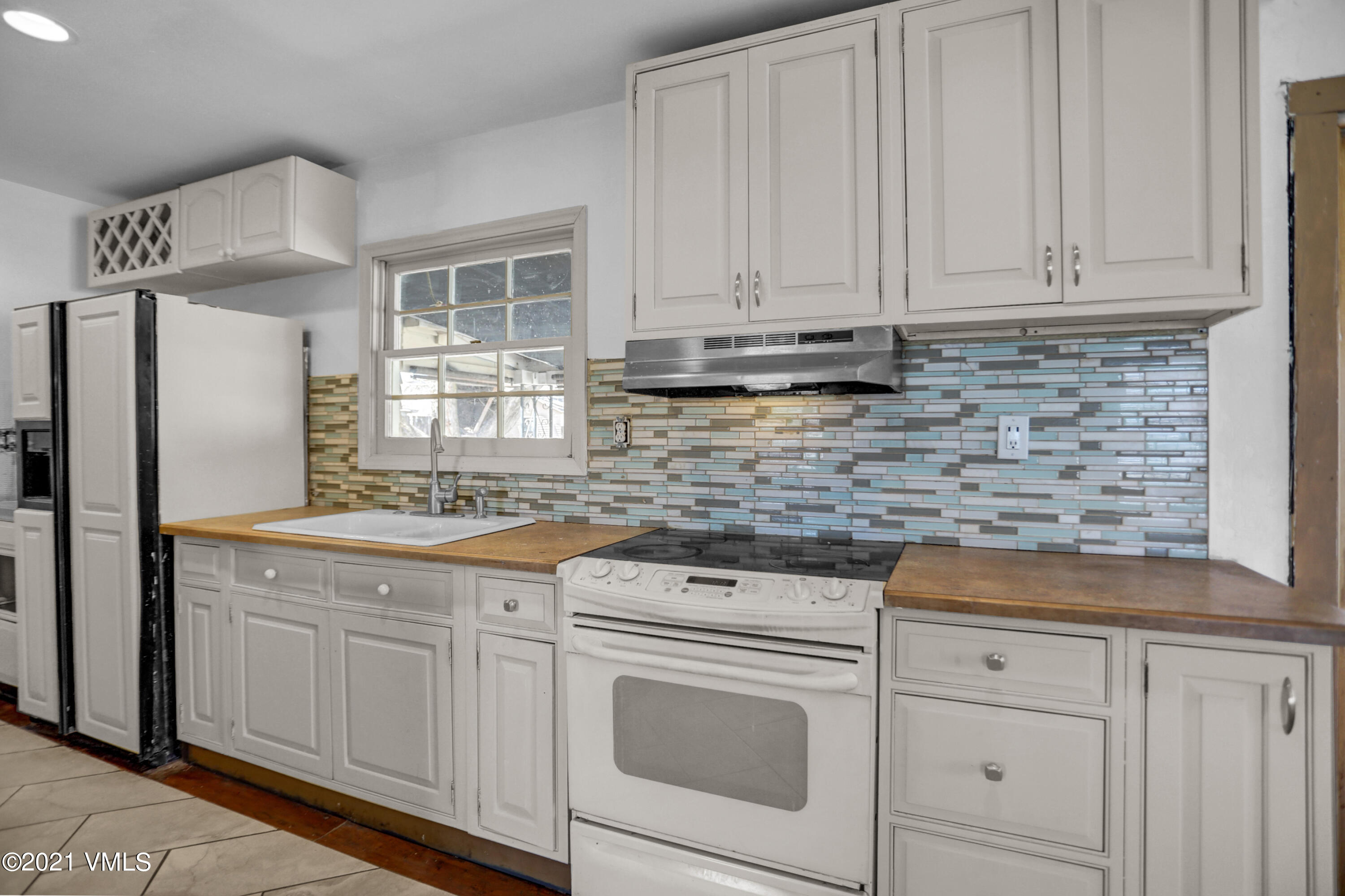 708 Valley Road Gypsum, CO 81637 - Photo 8 of 29 Kitchen copy