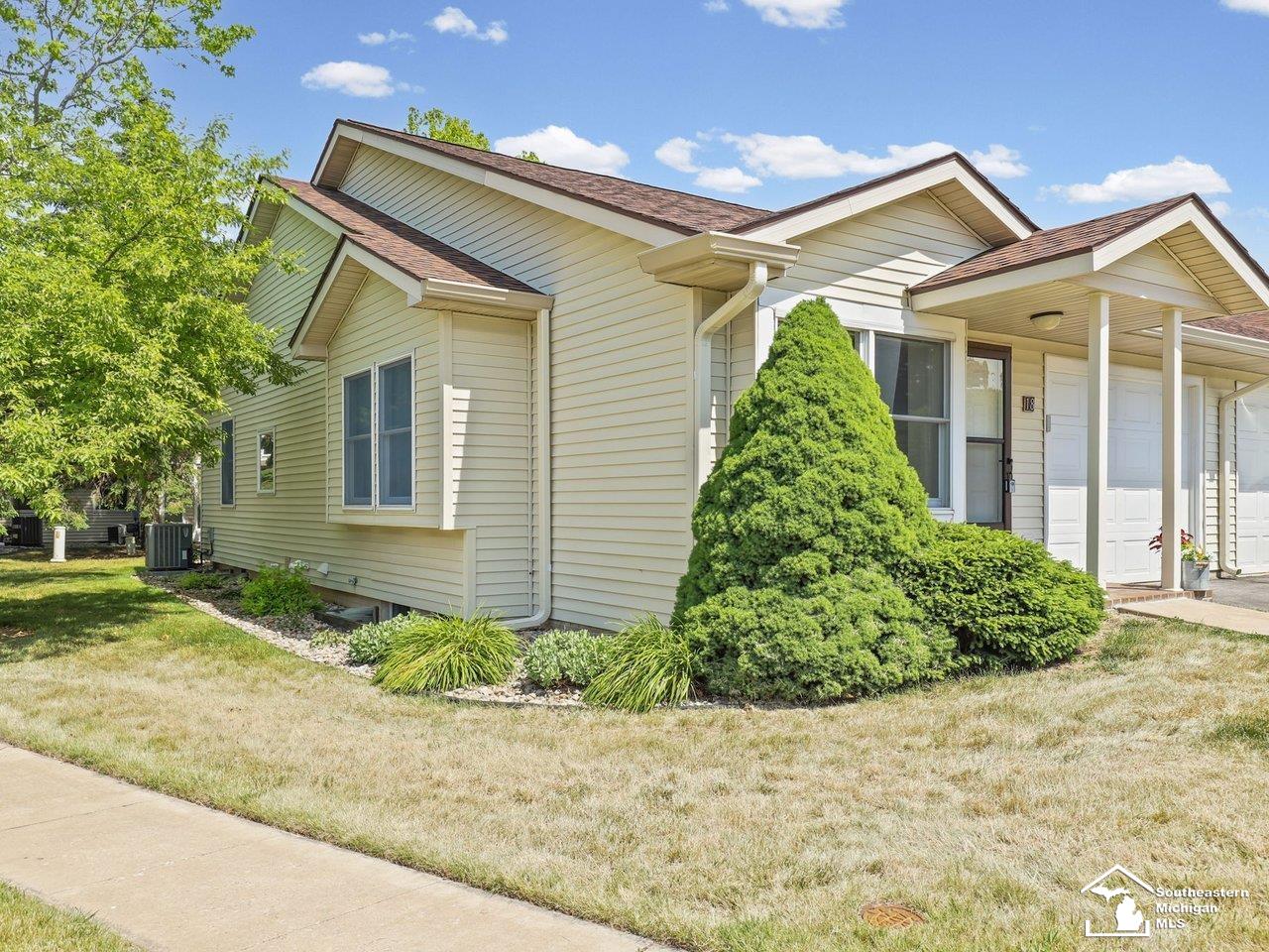 729 Clark Street Tecumseh, MI 49286 - Photo 2 of 54 50210391-51cfe35e-cbc7-4f54-be6c-b0a1464e82cc.JPG