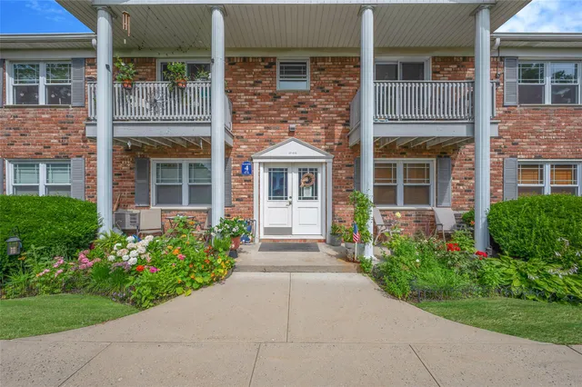 $300,000 | 54 Fair Harbor Drive, Unit 54, Patchogue, NY 11772