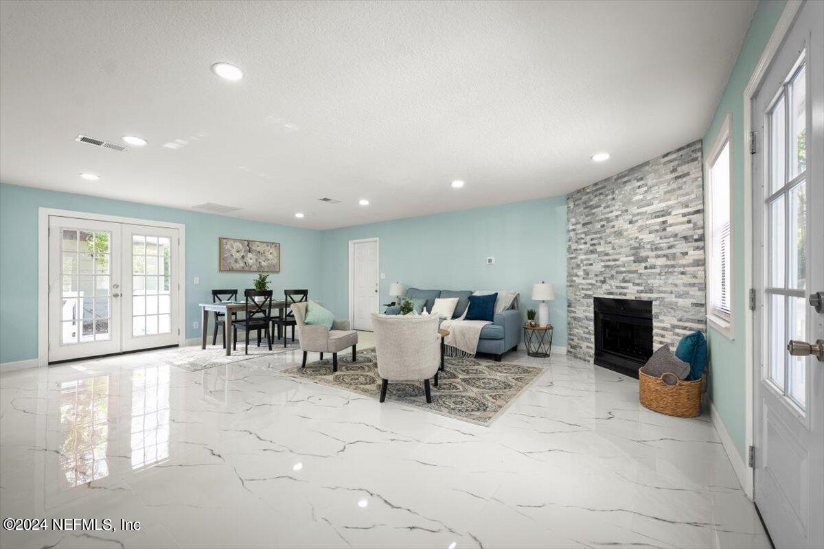 5329 Bedford Road Jacksonville, FL 32207 - Photo 8 of 36 12-JAXREP_5329_Bedford_Rd_Jacksonville_F