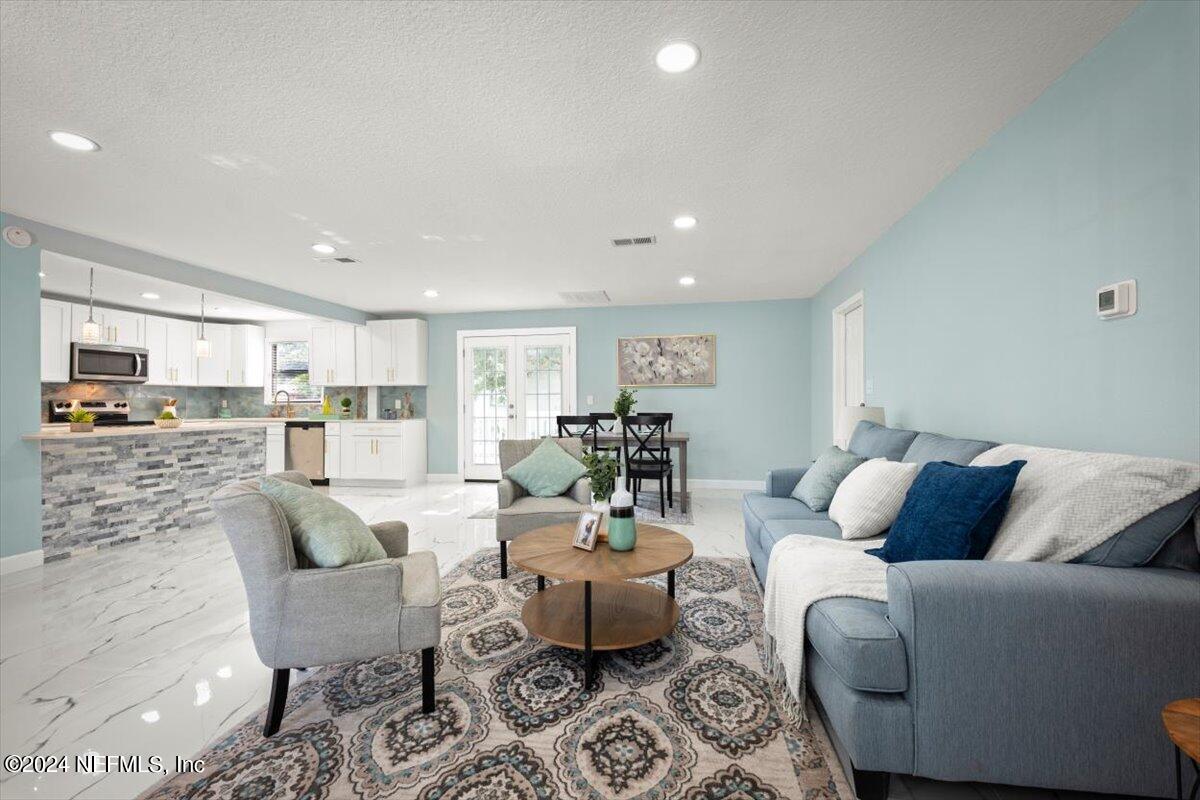 5329 Bedford Road Jacksonville, FL 32207 - Photo 9 of 36 13-JAXREP_5329_Bedford_Rd_Jacksonville_F