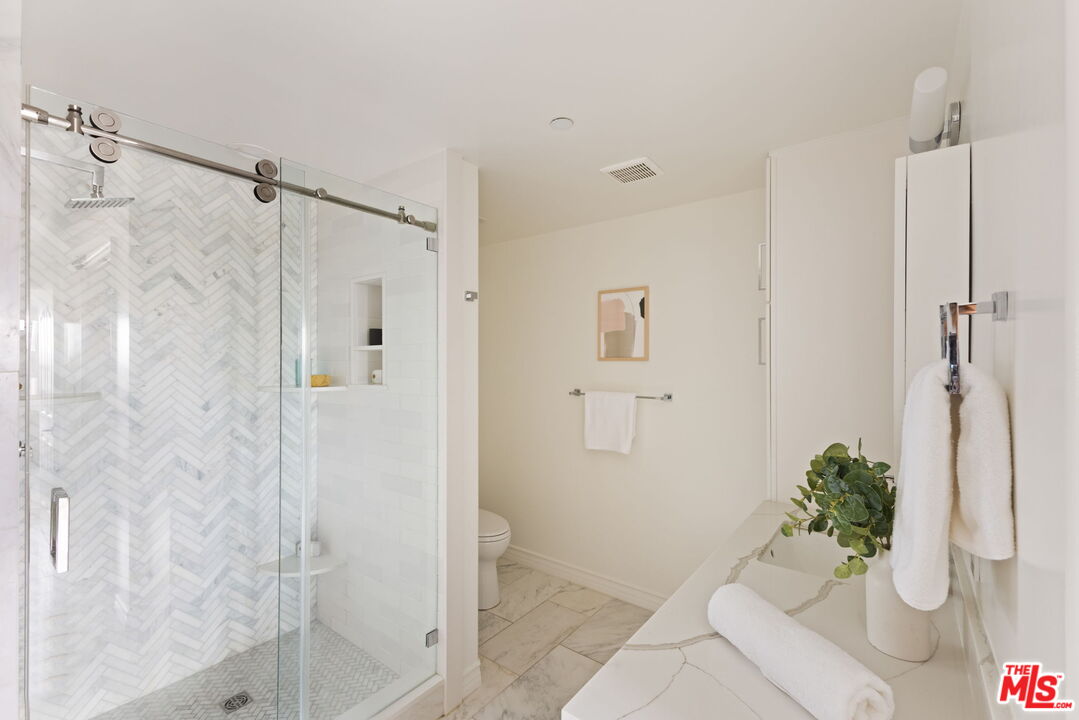 432 South Willaman Drive, Unit 401 Los Angeles, CA 90048 - Photo 13 of 30