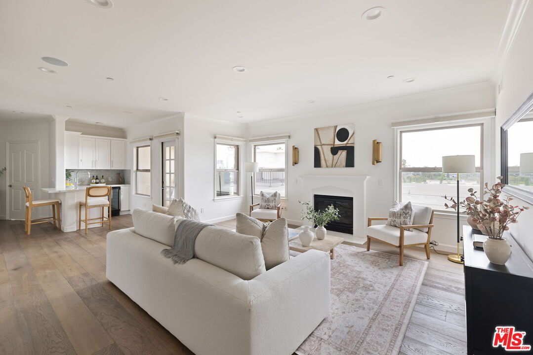 432 South Willaman Drive, Unit 401 Los Angeles, CA 90048 - Photo 2 of 30