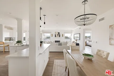 $2,095,000 | 432 South Willaman Drive, Unit 401, Los Angeles, CA 90048