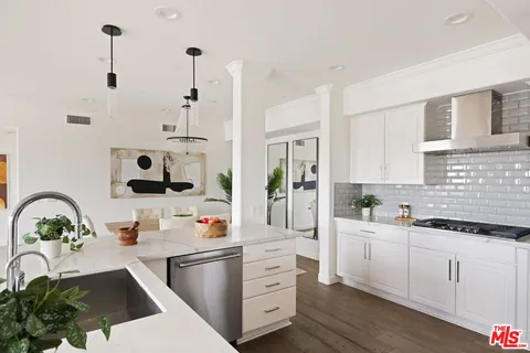 $2,095,000 | 432 South Willaman Drive, Unit 401, Los Angeles, CA 90048