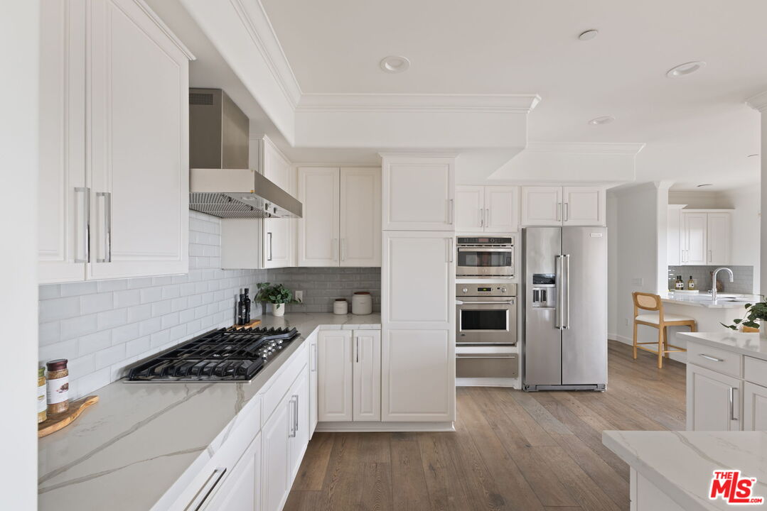 432 South Willaman Drive, Unit 401 Los Angeles, CA 90048 - Photo 7 of 30