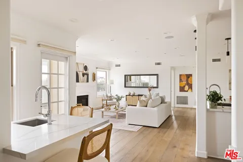 $2,095,000 | 432 South Willaman Drive, Unit 401, Los Angeles, CA 90048