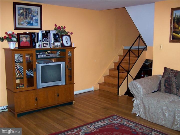 916 Andover Road Lansdale, PA 19446 - Photo 1 of 11 Living Room