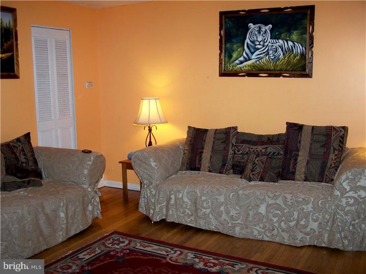 916 Andover Road Lansdale, PA 19446 - Photo 2 of 11 Living Room