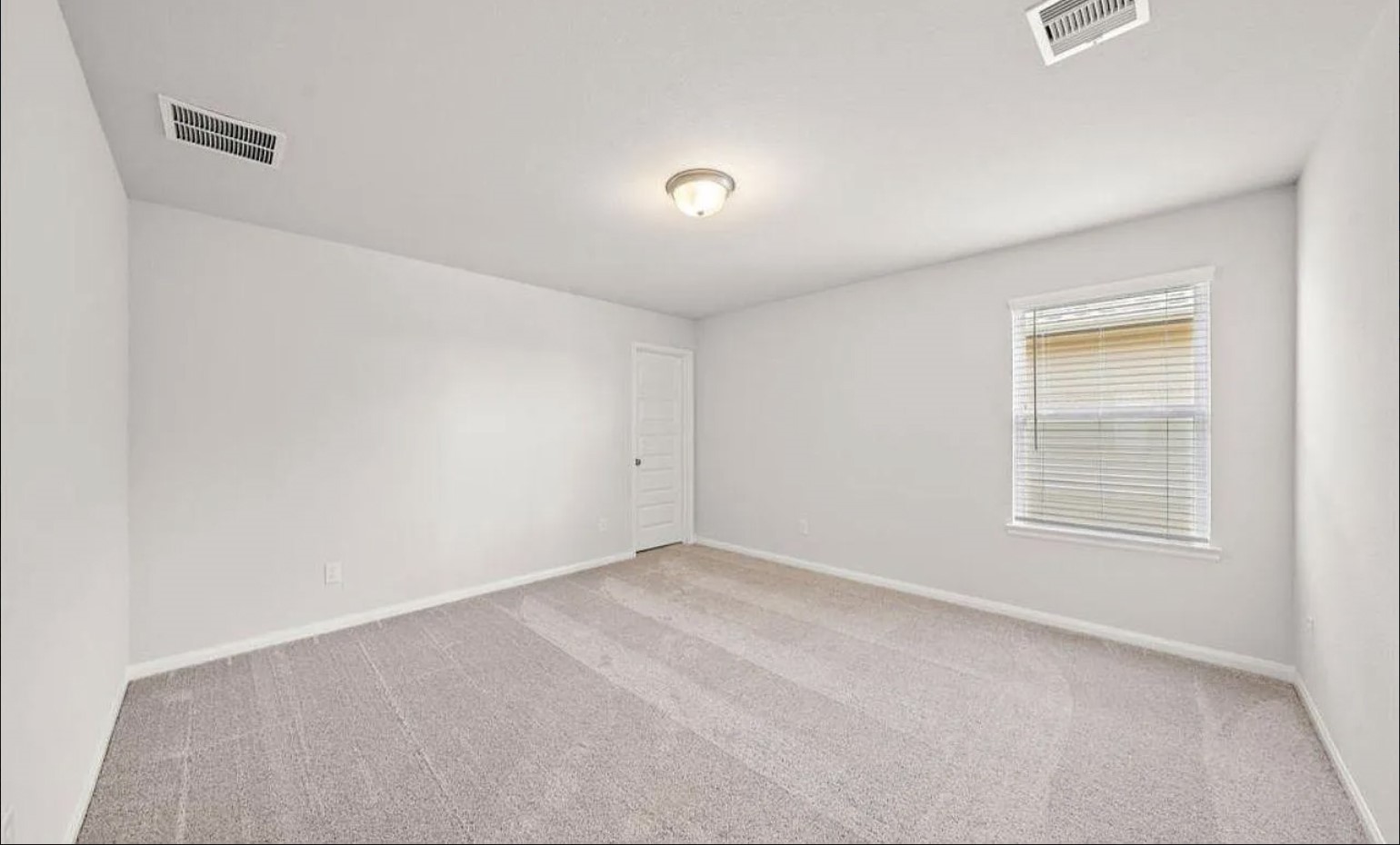 5631 Giving Grace Way Houston, TX 77048 - Photo 6 of 10 an empty room with a window