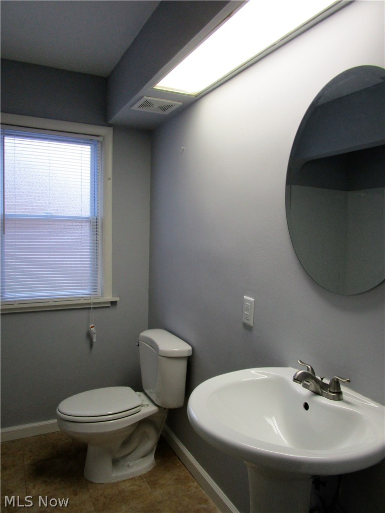 1011 South Green Road Cleveland, OH 44121 - Photo 6 of 12 First floor full bath also freshly painted.