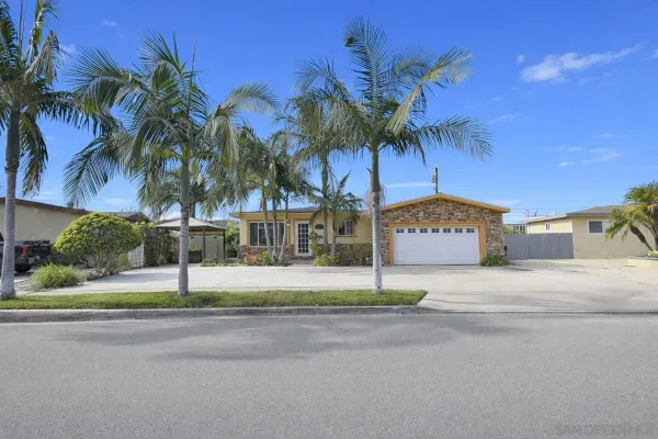 a view of a house with a yard and garage