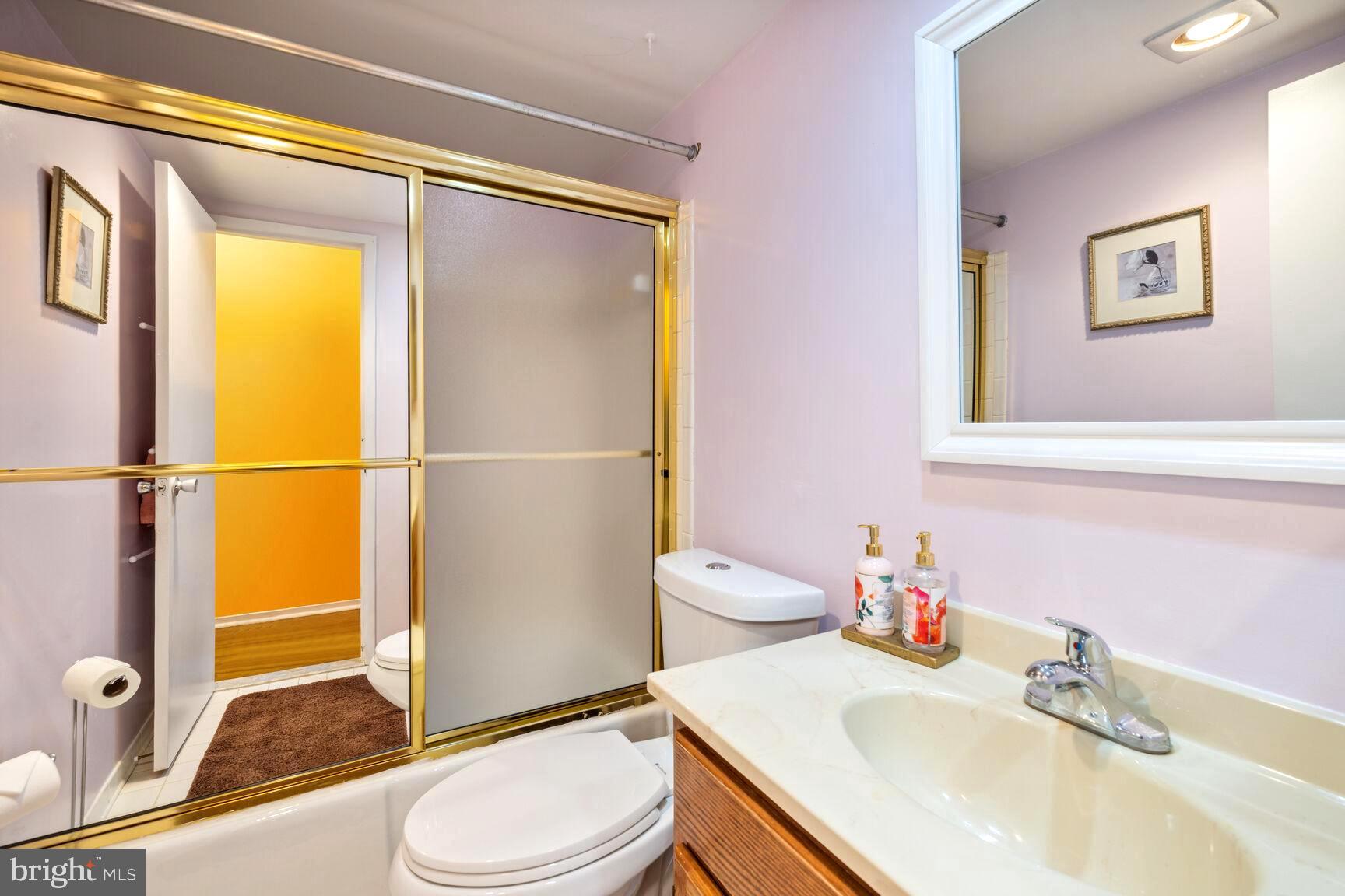 10002 Stedwick Road, Unit 104 Gaithersburg, MD 20886 - Photo 16 of 21 Main Bathroom