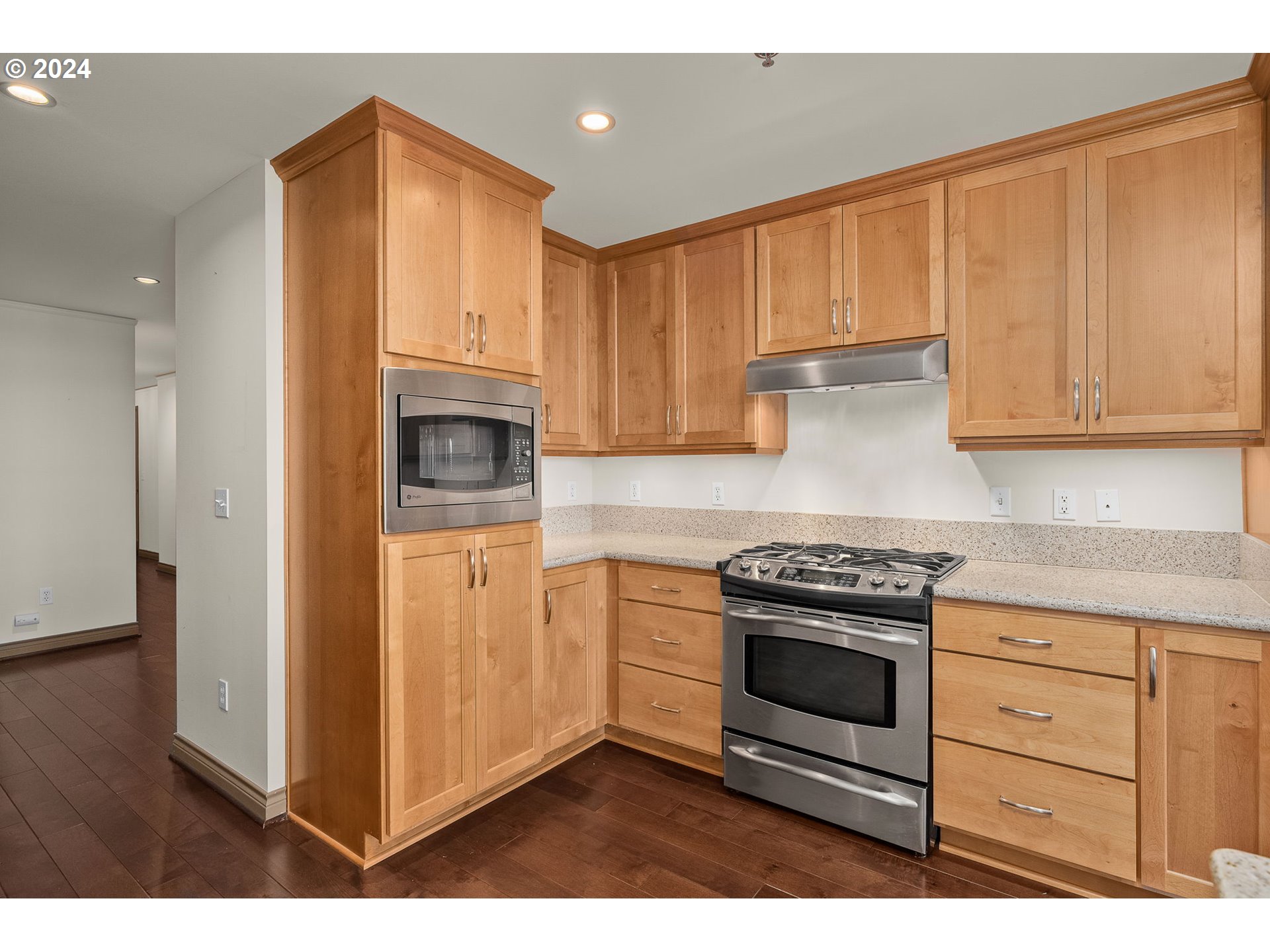 2454 Northwest Westover Road, Unit 104 Portland, OR 97210 - Photo 13 of 30