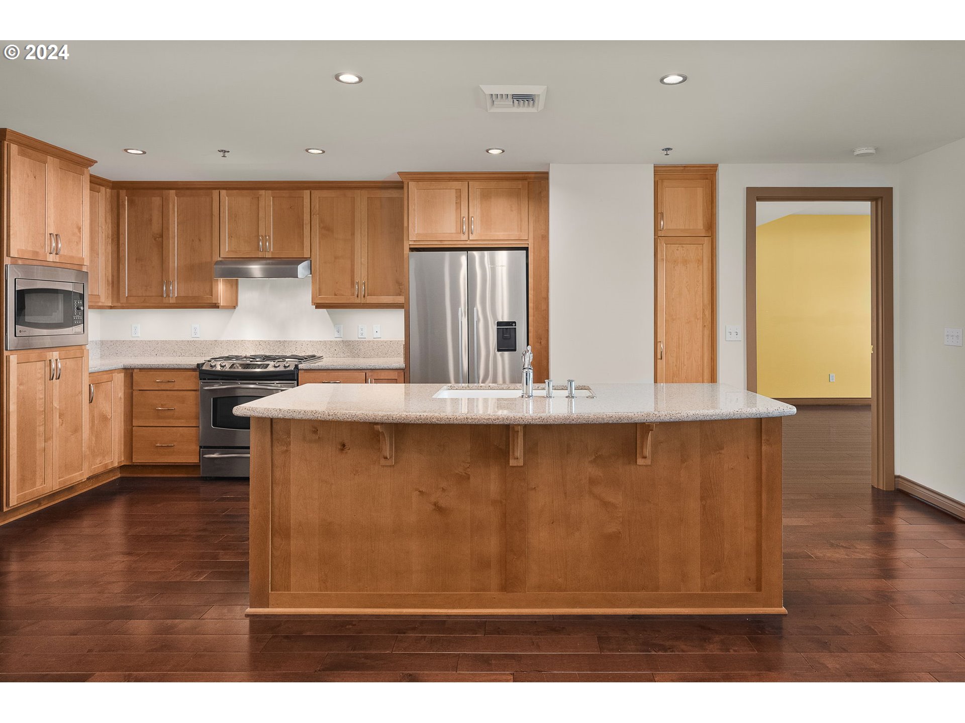 2454 Northwest Westover Road, Unit 104 Portland, OR 97210 - Photo 14 of 30