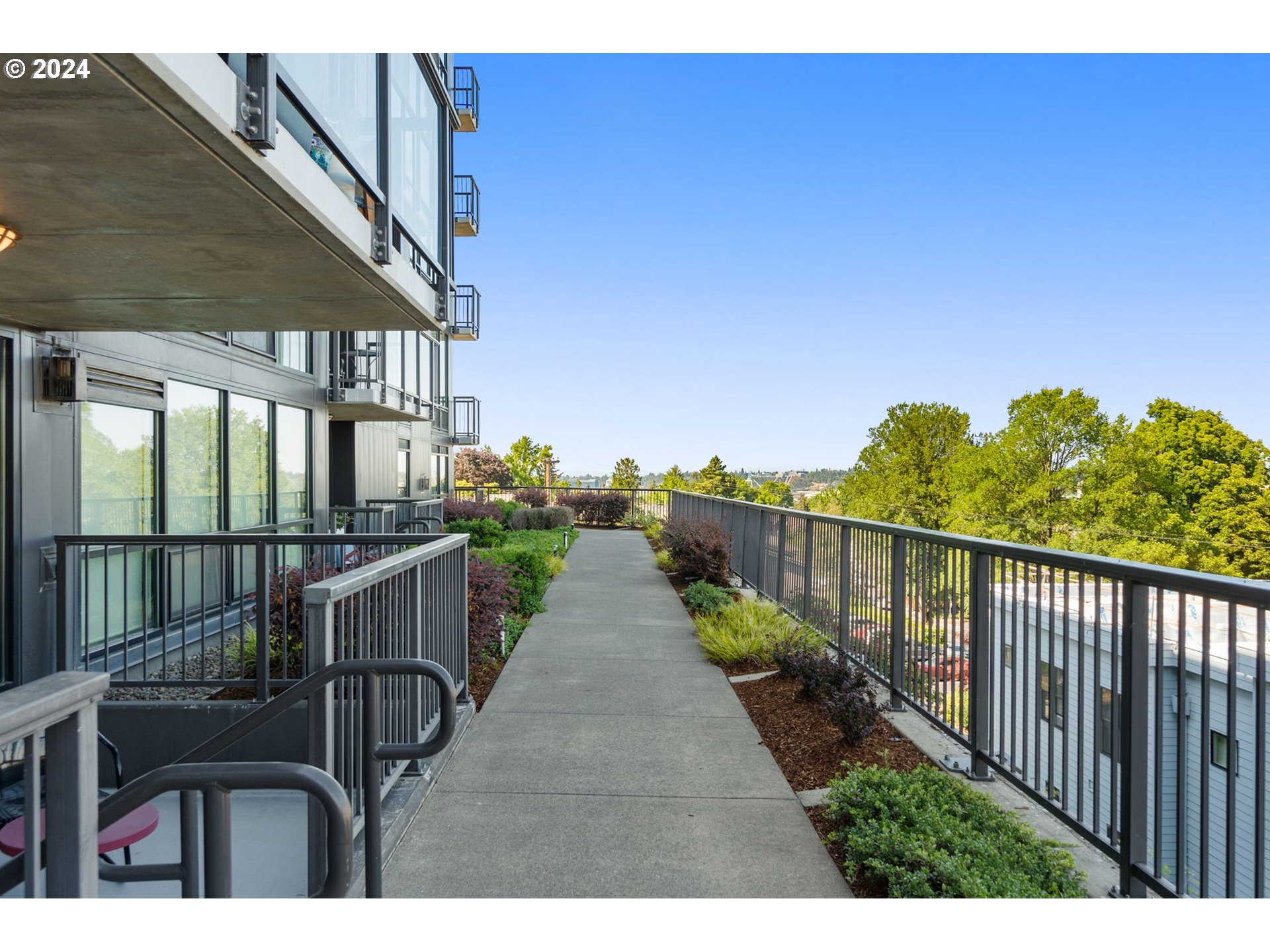 2454 Northwest Westover Road, Unit 104 Portland, OR 97210 - Photo 17 of 30