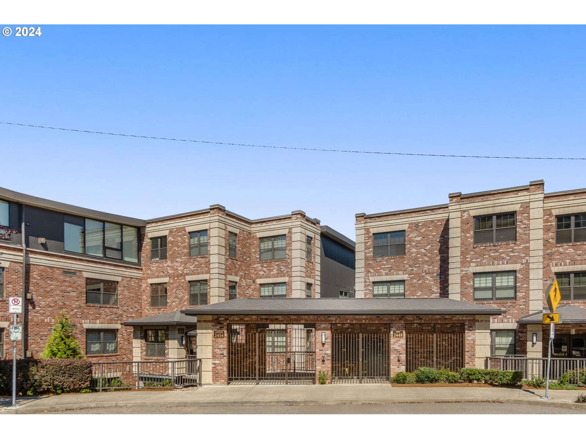 2454 Northwest Westover Road, Unit 104 Portland, OR 97210 - Photo 2 of 30