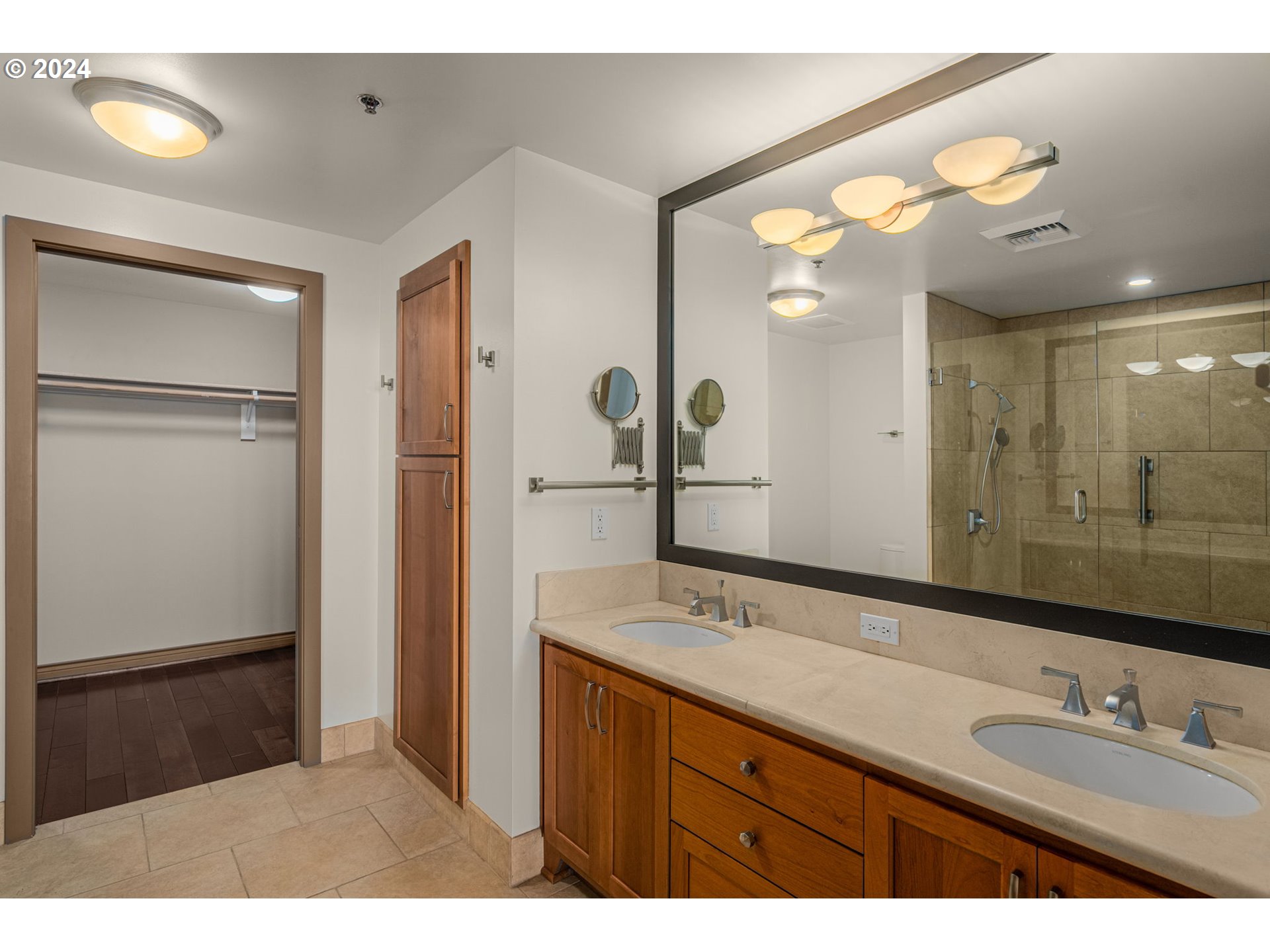 2454 Northwest Westover Road, Unit 104 Portland, OR 97210 - Photo 27 of 30