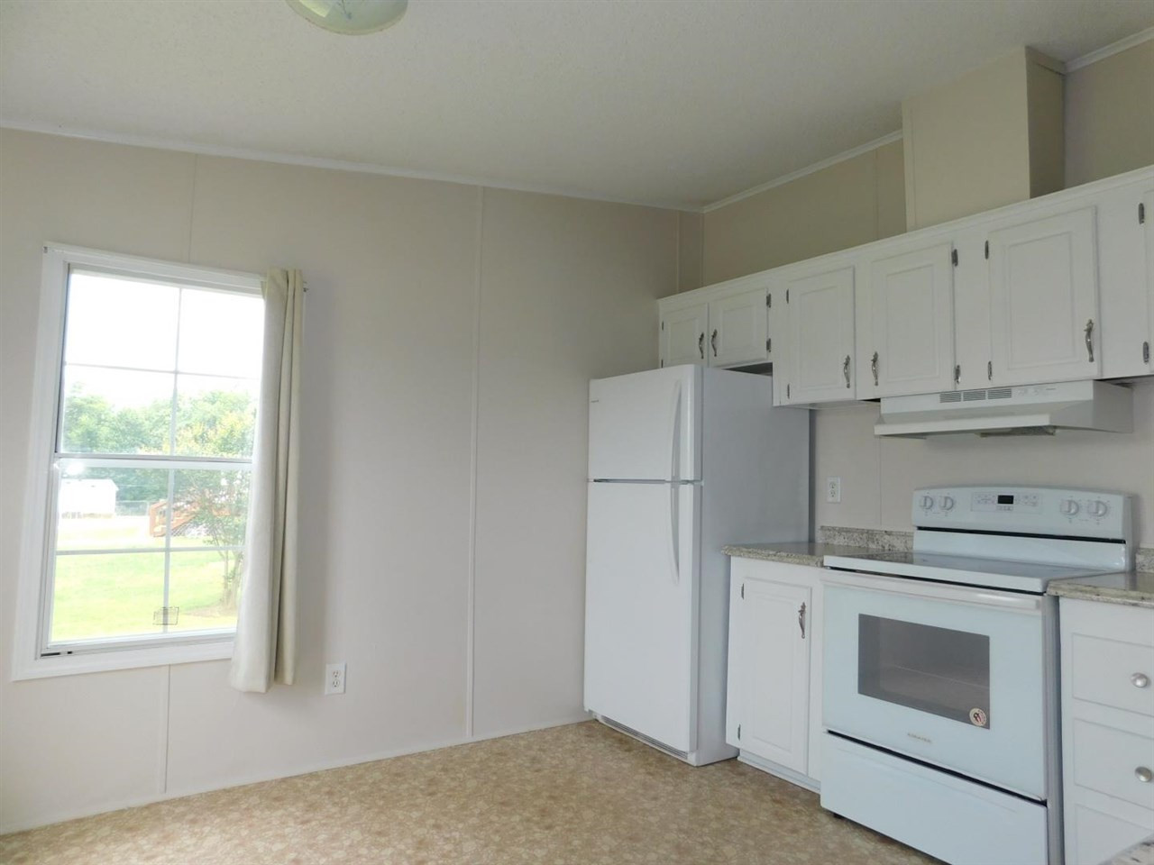 107 Falcon Run Middlesex, NC 27557 - Photo 8 of 12 Bright & Airy Kitchen
