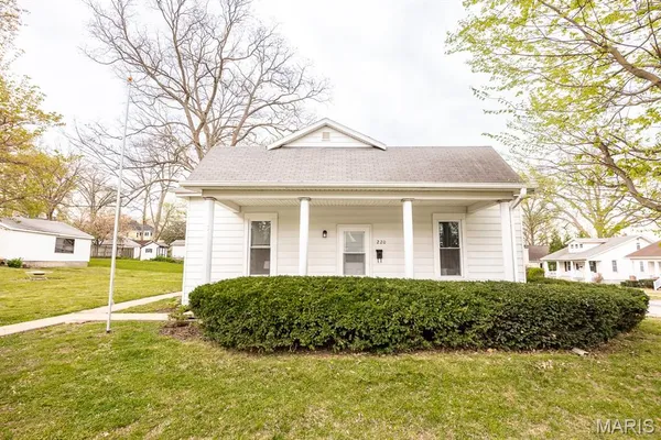 $199,000 | 220 South St Clair Street, Lebanon, IL 62254