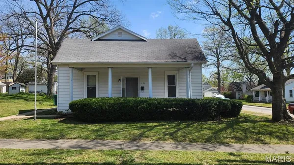 $199,000 | 220 South St Clair Street, Lebanon, IL 62254