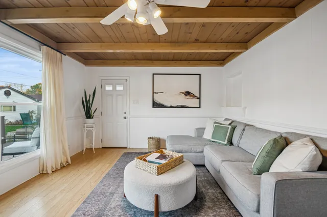 $599,000 | 6319 North Le Mai Avenue, Chicago, IL 60646