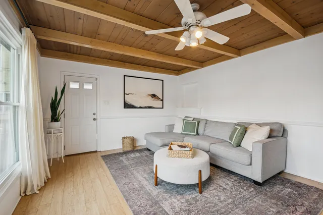 $599,000 | 6319 North Le Mai Avenue, Chicago, IL 60646