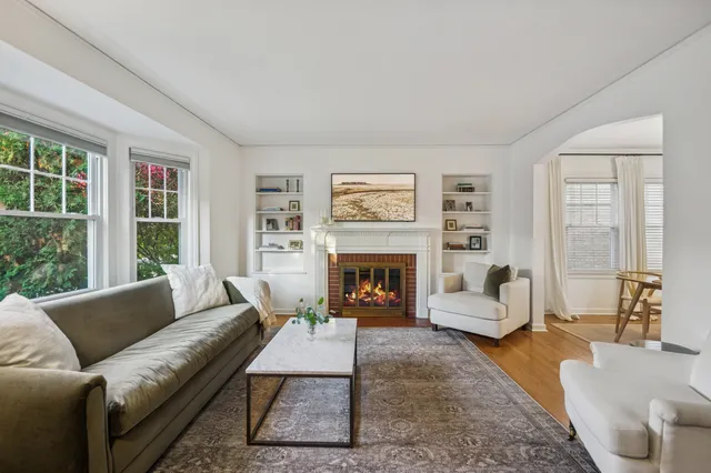 $599,000 | 6319 North Le Mai Avenue, Chicago, IL 60646