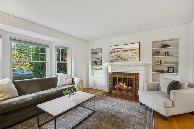 $599,000 | 6319 North Le Mai Avenue, Chicago, IL 60646