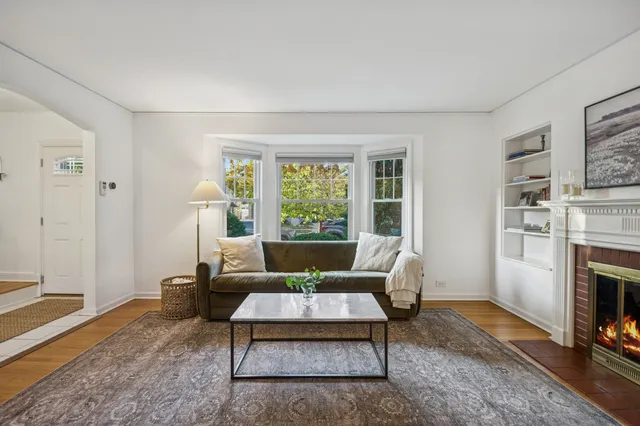 $599,000 | 6319 North Le Mai Avenue, Chicago, IL 60646