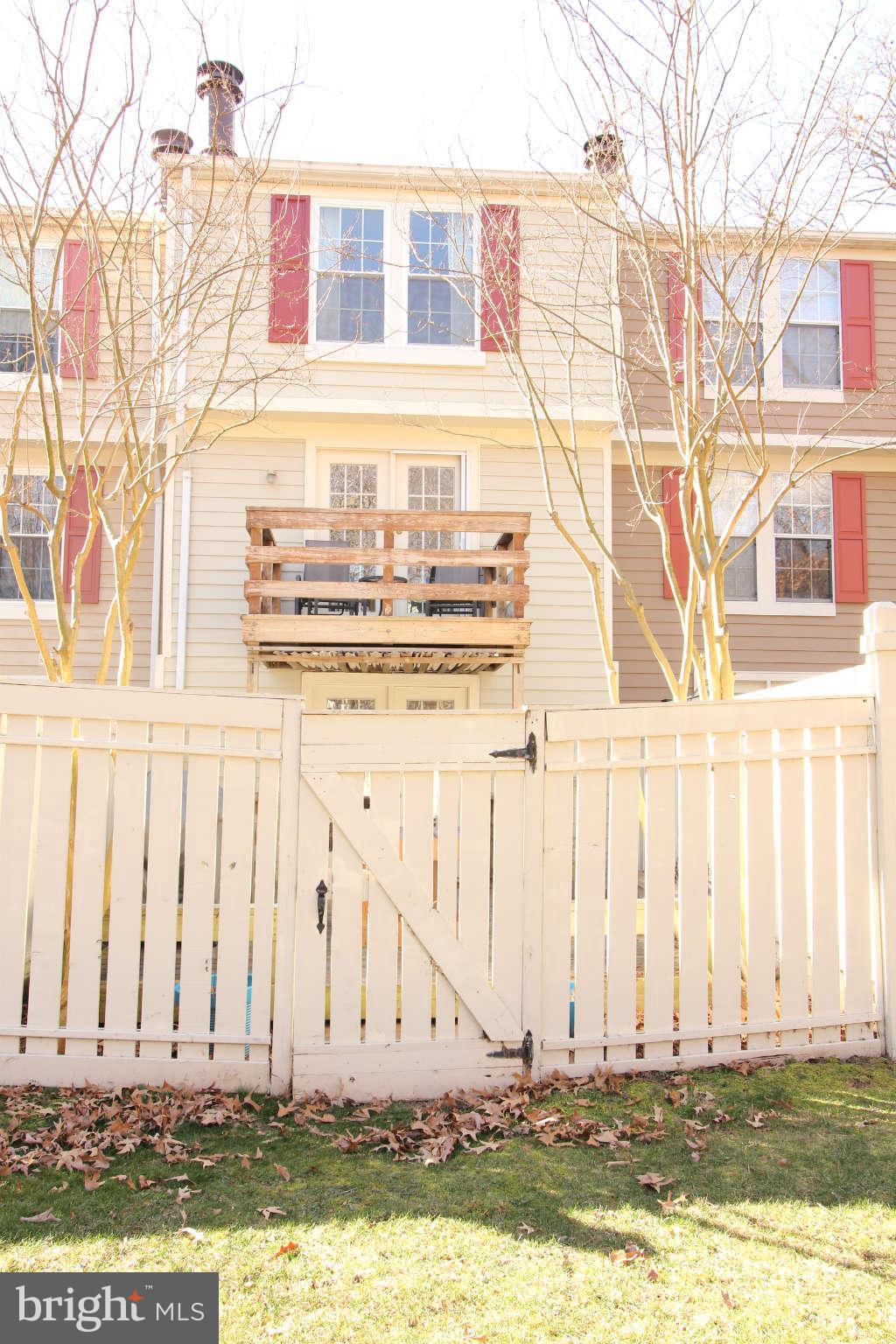 1603 Fieldthorn Drive Reston, VA 20194 - Photo 18 of 29 Exterior (Rear)